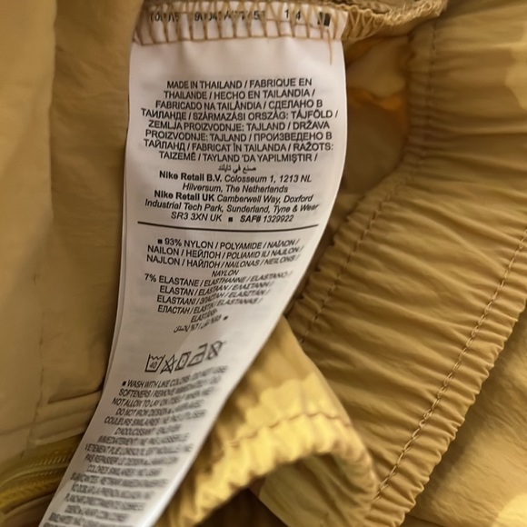 FC Barcelona Women’s Soccer Jacket - Picture 6 of 6